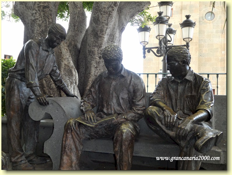 Skulptur ved kirka i Agüimes